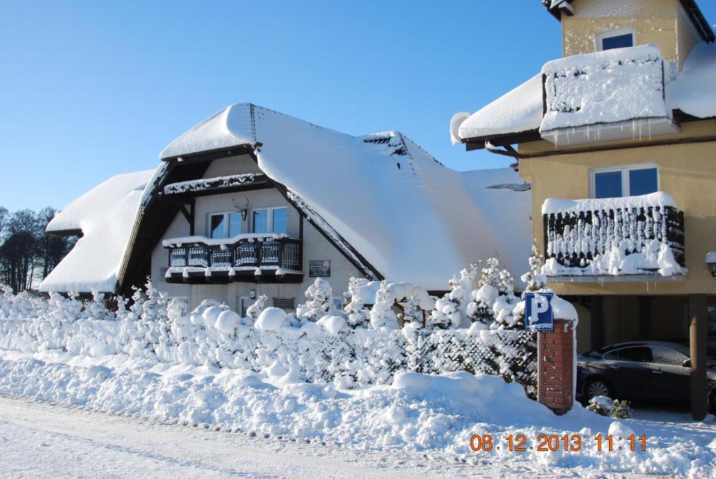 Zajazd I Restauracja "Mysliwskie Zacisze" Nikielkowo Buitenkant foto